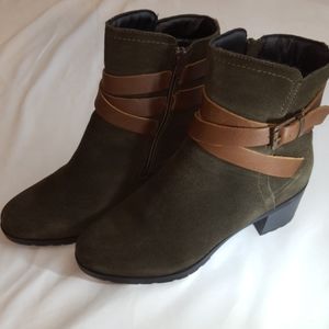 Sketchers Olive Suede Boots with brown trim